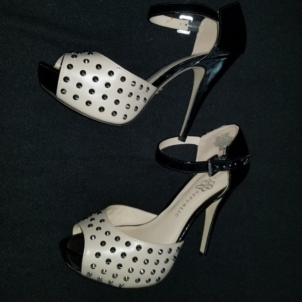 SOLD! Rock & Republic peep-toe heels - Picture 1 of 5
